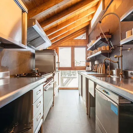 シャレー Prestigious With Views In Vanoise, Cleaning Included ラ・プラーニュ