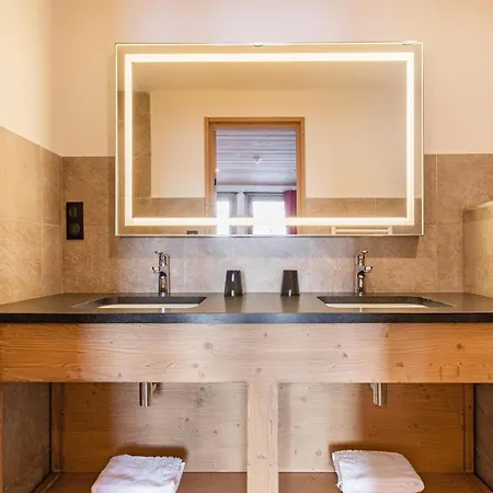 シャレー Prestigious With Views In Vanoise, Cleaning Included ラ・プラーニュ