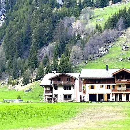 シャレー Prestigious With Views In Vanoise, Cleaning Included ラ・プラーニュ